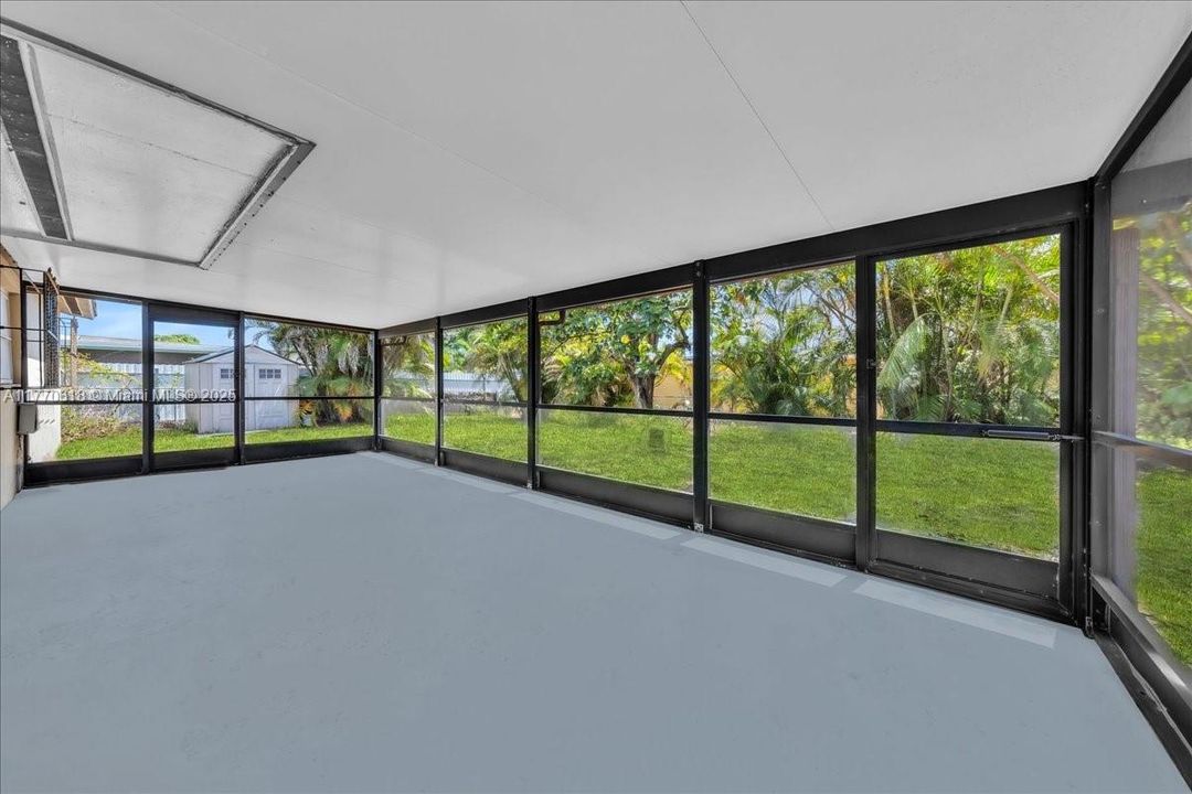 Recently Sold: $435,000 (3 beds, 1 baths, 1058 Square Feet)