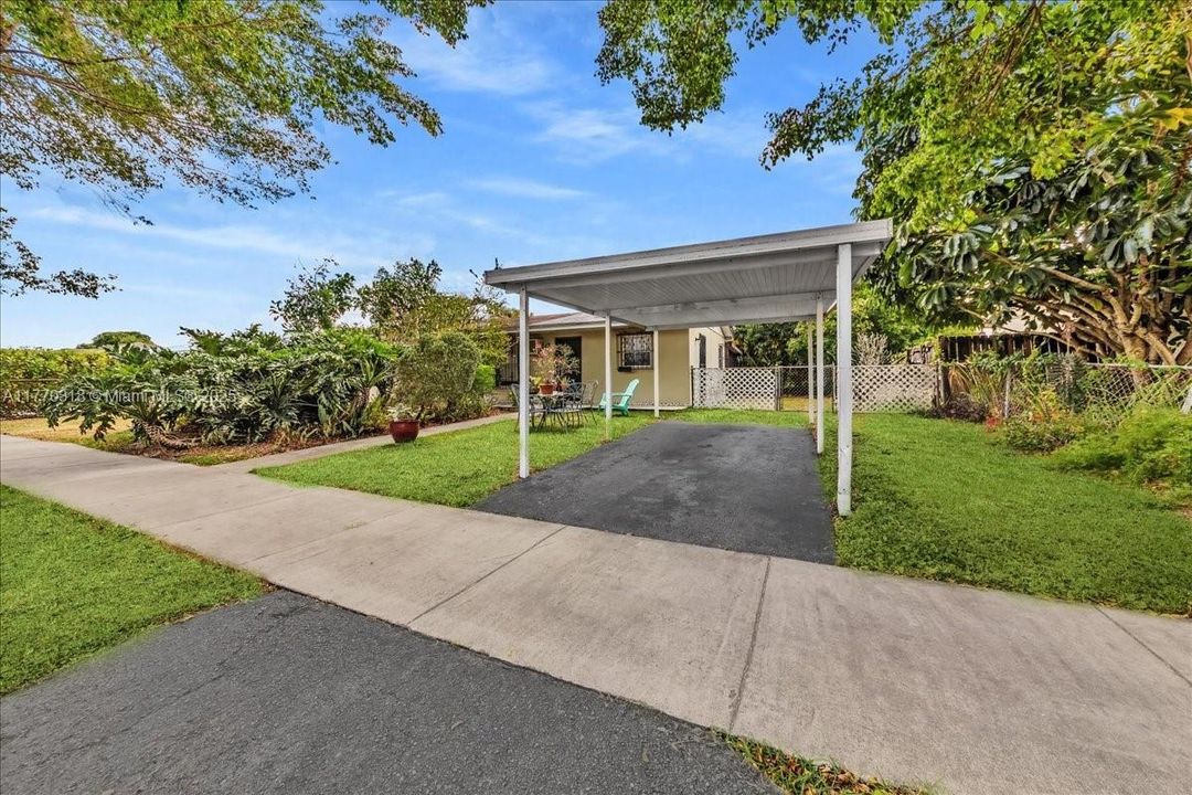 Recently Sold: $435,000 (3 beds, 1 baths, 1058 Square Feet)