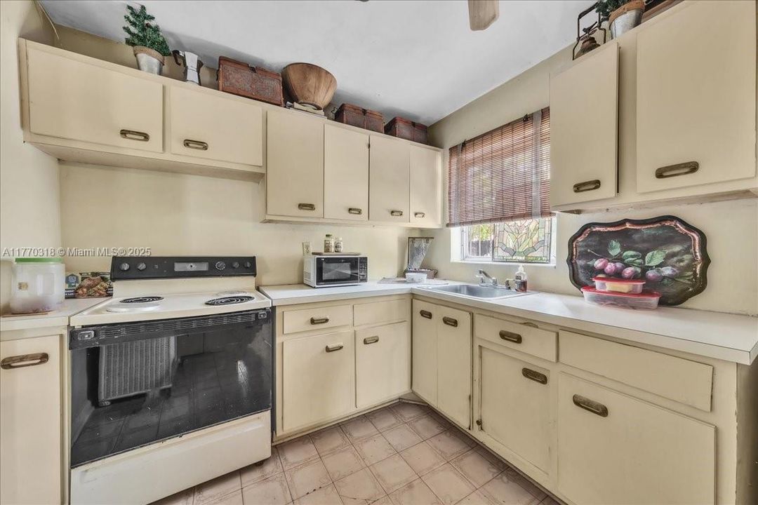 Recently Sold: $435,000 (3 beds, 1 baths, 1058 Square Feet)