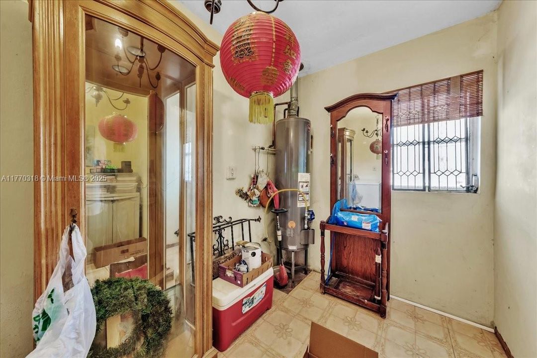 Recently Sold: $435,000 (3 beds, 1 baths, 1058 Square Feet)