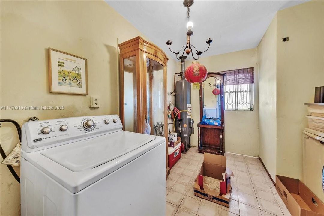 Recently Sold: $435,000 (3 beds, 1 baths, 1058 Square Feet)