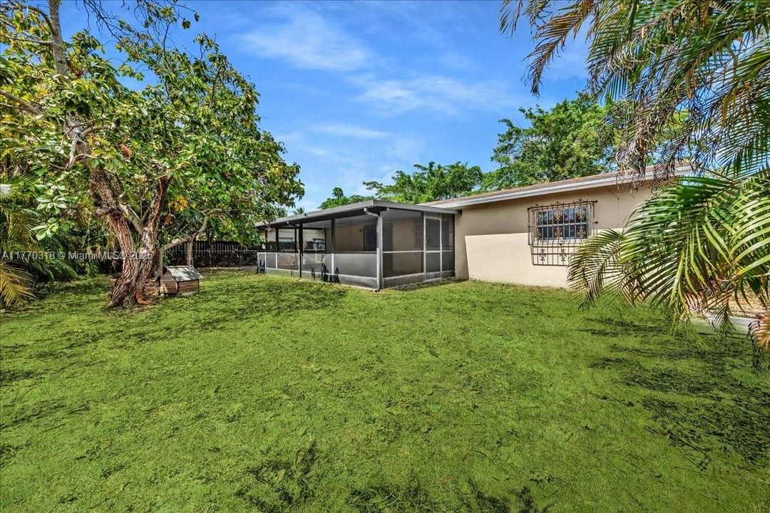 Recently Sold: $435,000 (3 beds, 1 baths, 1058 Square Feet)