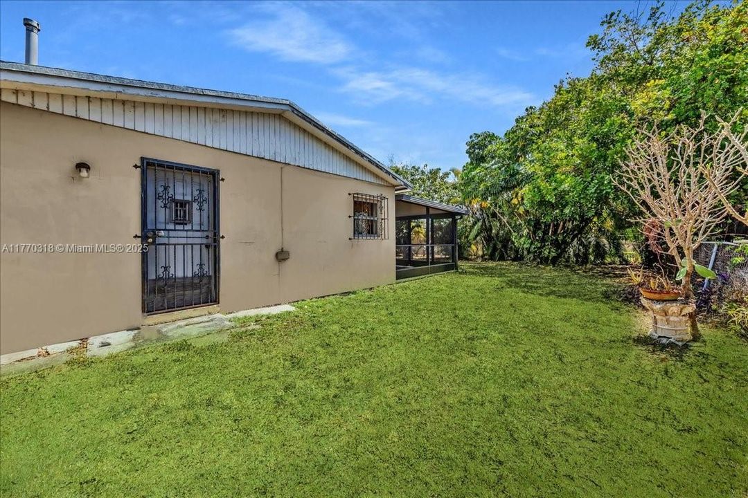 Recently Sold: $435,000 (3 beds, 1 baths, 1058 Square Feet)