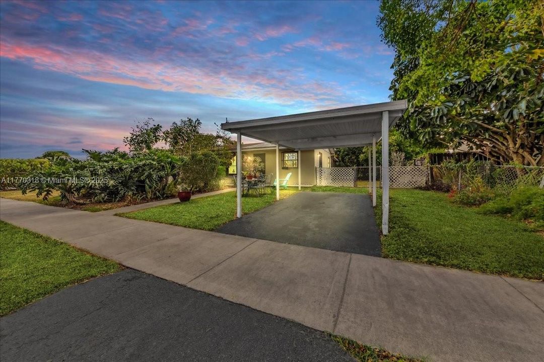 Recently Sold: $435,000 (3 beds, 1 baths, 1058 Square Feet)