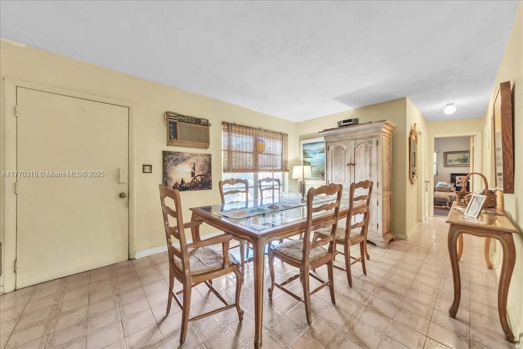 Recently Sold: $435,000 (3 beds, 1 baths, 1058 Square Feet)