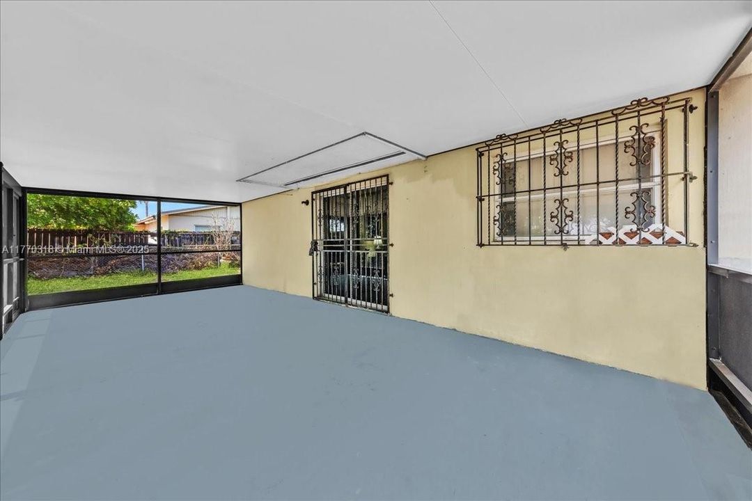 Recently Sold: $435,000 (3 beds, 1 baths, 1058 Square Feet)