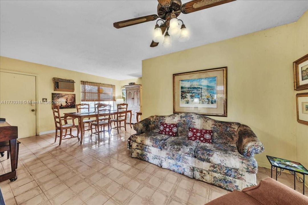 Recently Sold: $435,000 (3 beds, 1 baths, 1058 Square Feet)