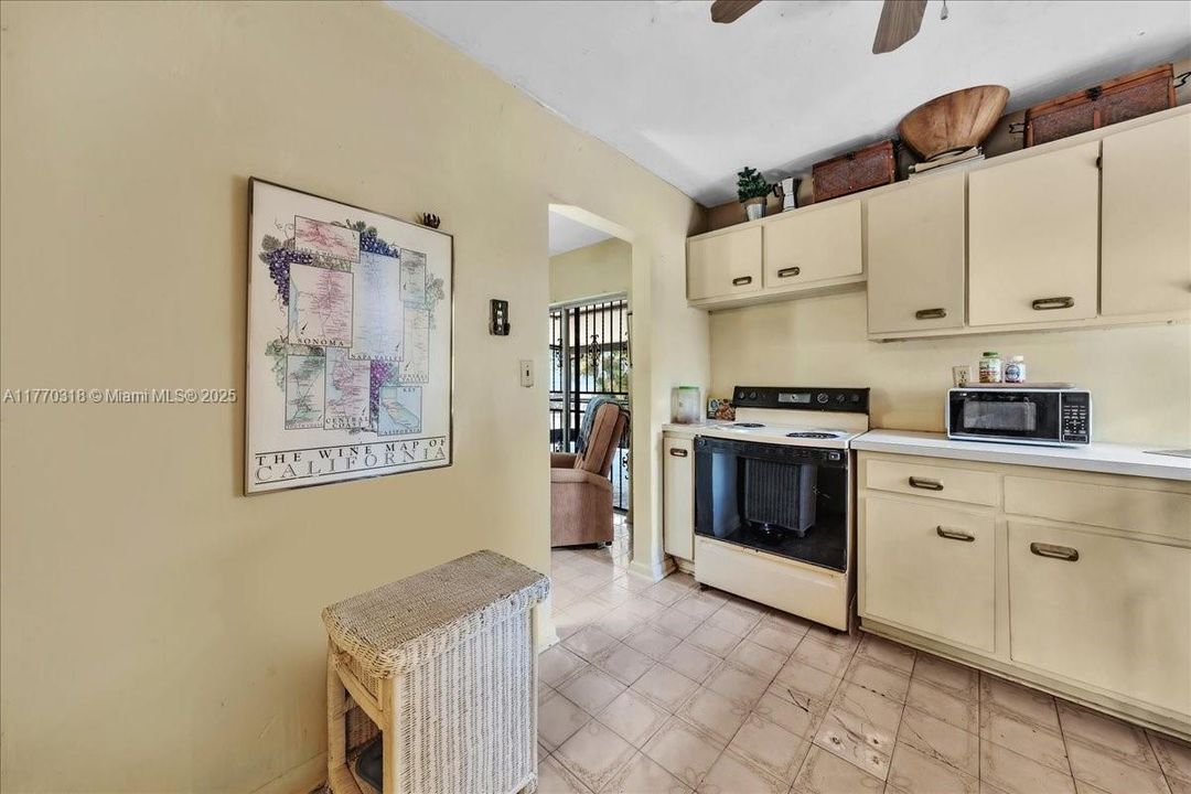 Recently Sold: $435,000 (3 beds, 1 baths, 1058 Square Feet)