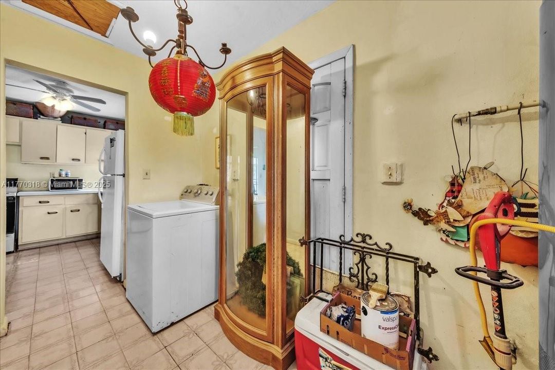 Recently Sold: $435,000 (3 beds, 1 baths, 1058 Square Feet)