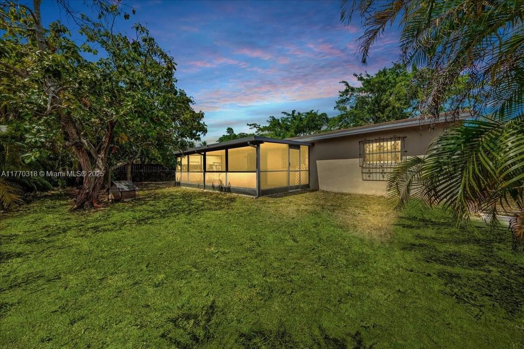 Recently Sold: $435,000 (3 beds, 1 baths, 1058 Square Feet)