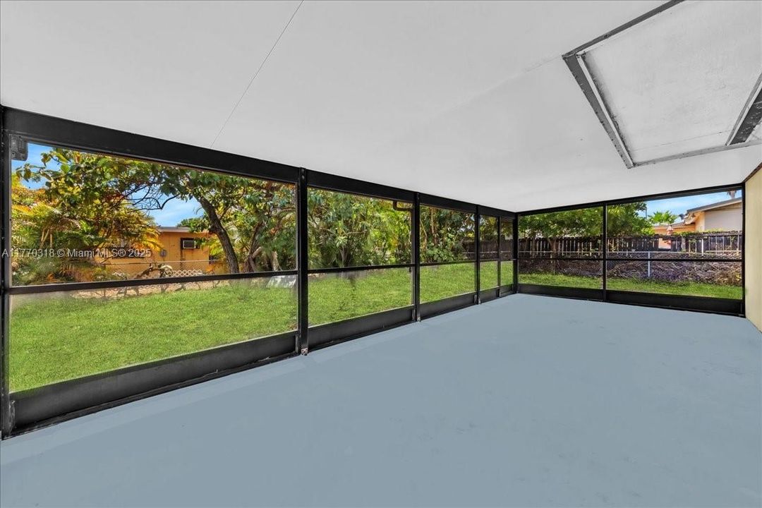 Recently Sold: $435,000 (3 beds, 1 baths, 1058 Square Feet)