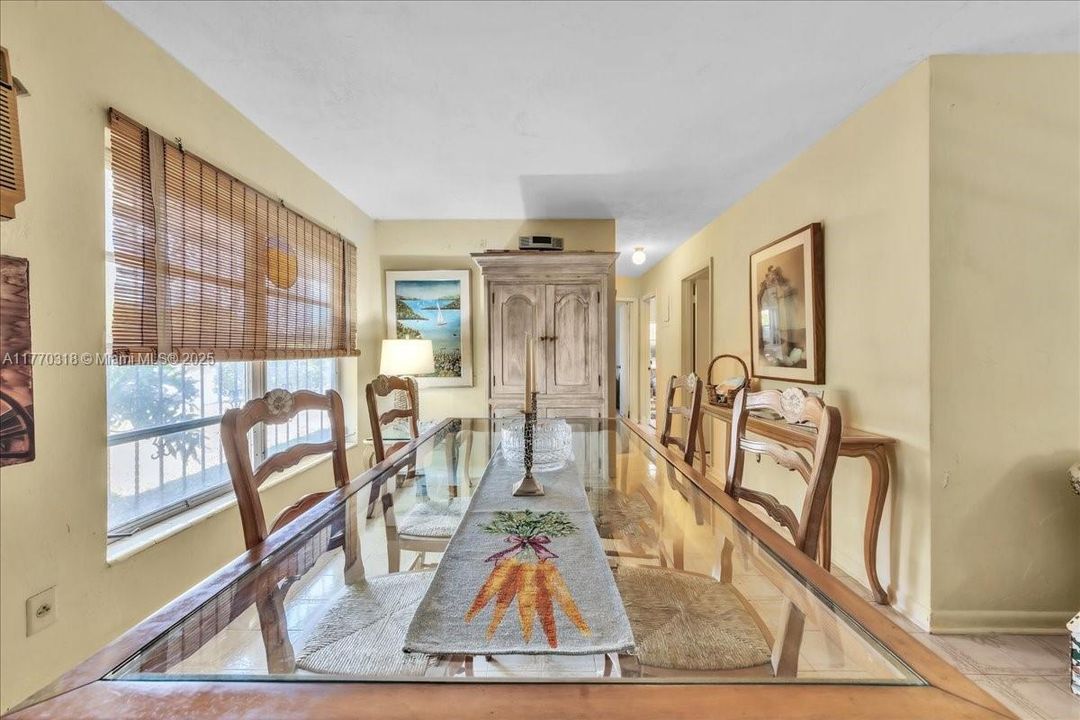 Recently Sold: $435,000 (3 beds, 1 baths, 1058 Square Feet)