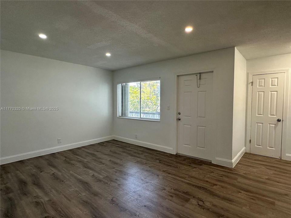 Недавно арендовано: $1,895 (2 спален, 1 ванн, 0 Квадратных фут)