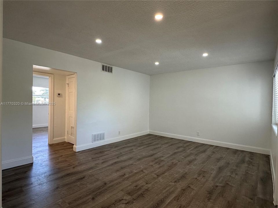 Недавно арендовано: $1,895 (2 спален, 1 ванн, 0 Квадратных фут)