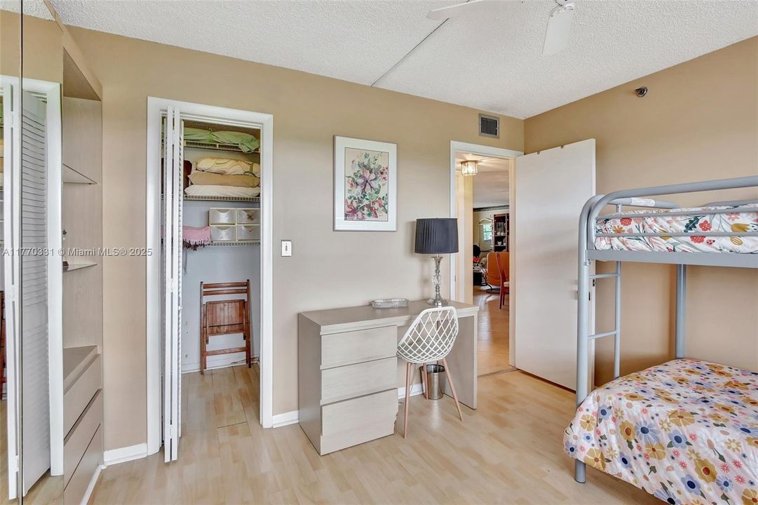 Vendido Recientemente: $269,900 (2 camas, 2 baños, 1180 Pies cuadrados)