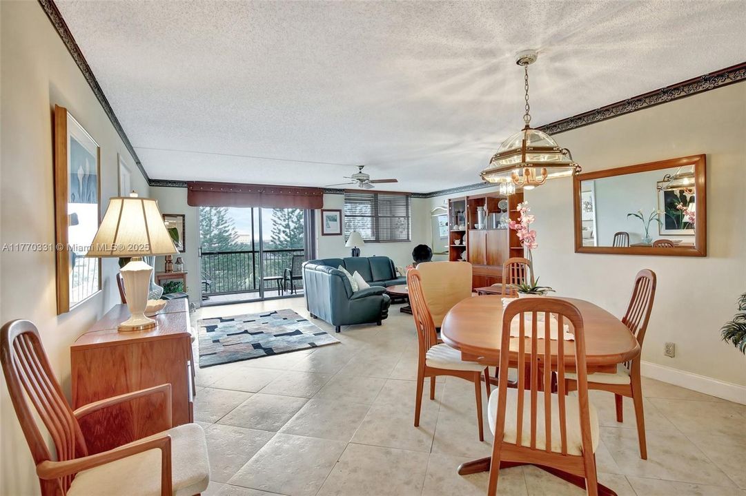 Vendido Recientemente: $269,900 (2 camas, 2 baños, 1180 Pies cuadrados)