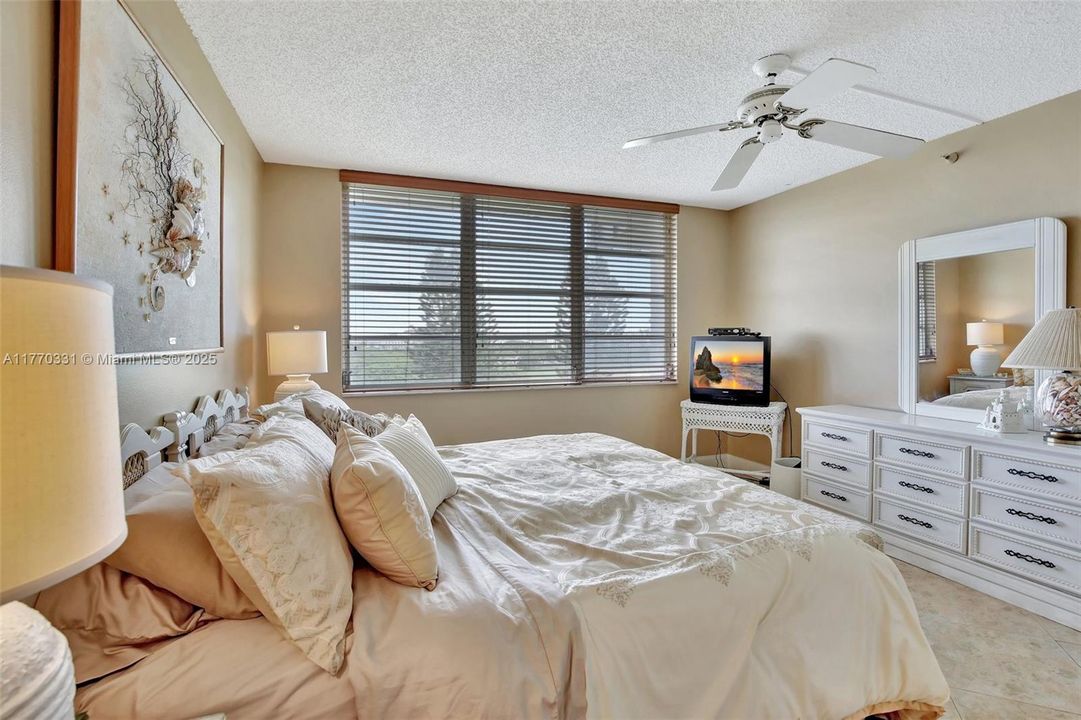 Vendido Recientemente: $269,900 (2 camas, 2 baños, 1180 Pies cuadrados)