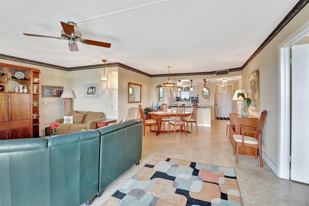 Vendido Recientemente: $269,900 (2 camas, 2 baños, 1180 Pies cuadrados)