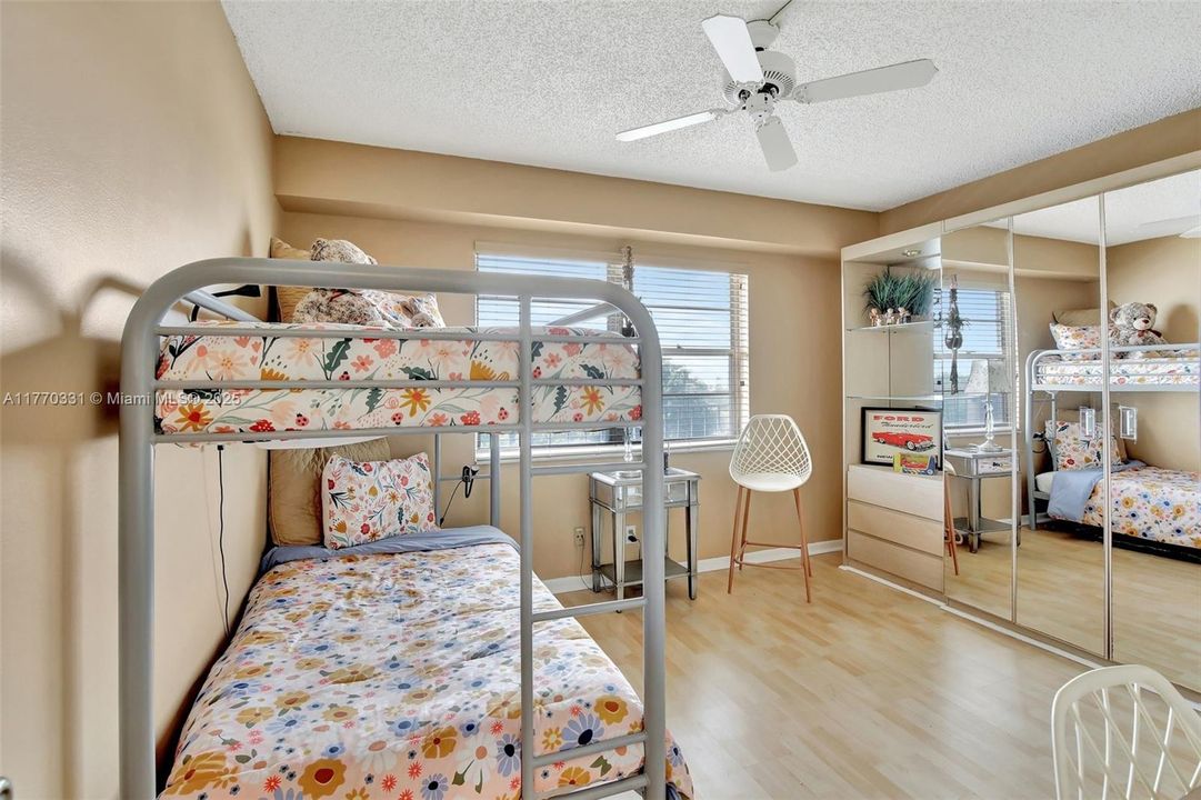 Vendido Recientemente: $269,900 (2 camas, 2 baños, 1180 Pies cuadrados)