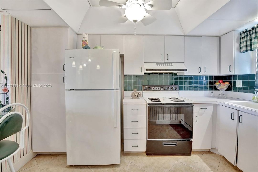 Vendido Recientemente: $269,900 (2 camas, 2 baños, 1180 Pies cuadrados)