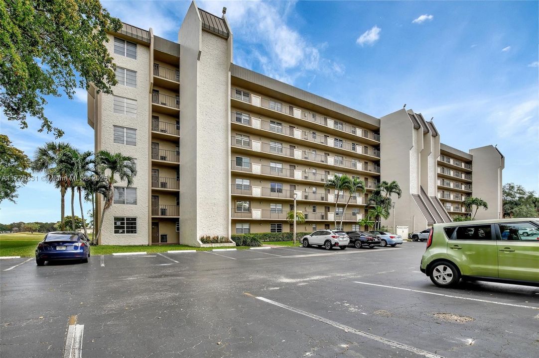 Vendido Recientemente: $269,900 (2 camas, 2 baños, 1180 Pies cuadrados)