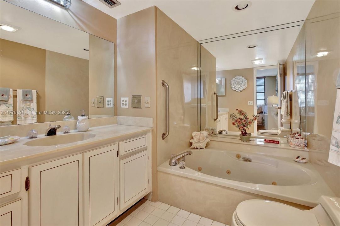 Vendido Recientemente: $269,900 (2 camas, 2 baños, 1180 Pies cuadrados)