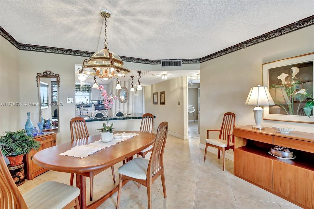 Vendido Recientemente: $269,900 (2 camas, 2 baños, 1180 Pies cuadrados)