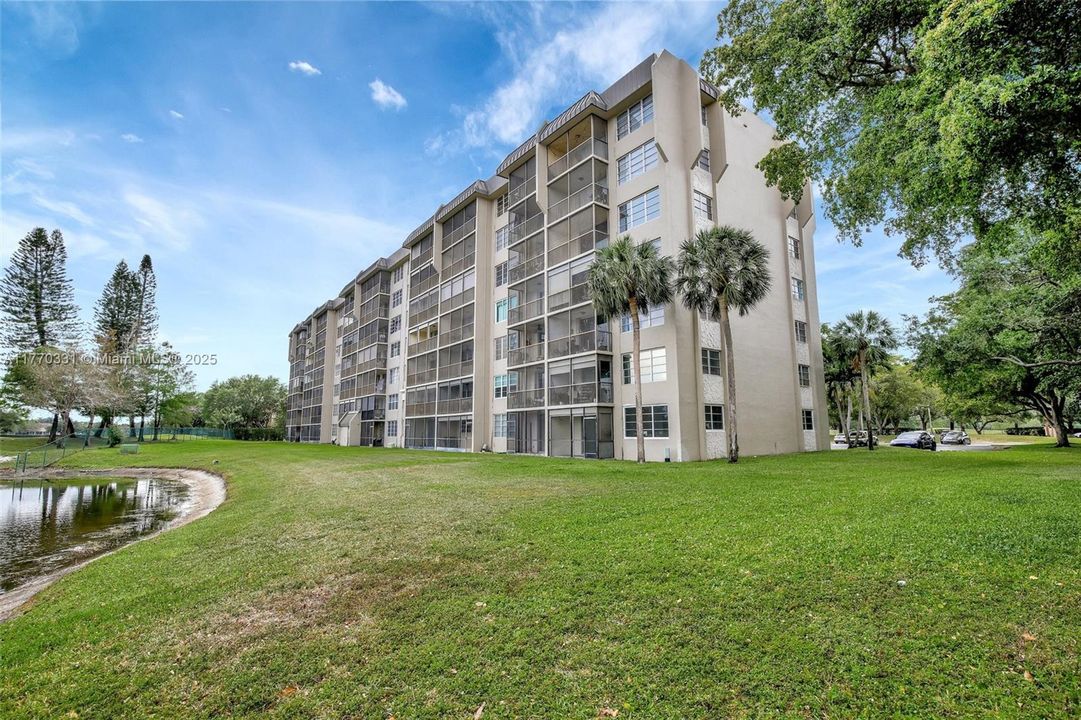 Vendido Recientemente: $269,900 (2 camas, 2 baños, 1180 Pies cuadrados)