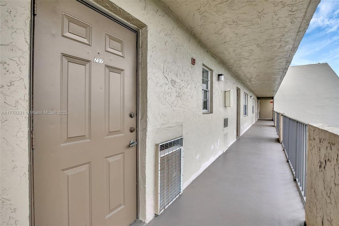 Vendido Recientemente: $269,900 (2 camas, 2 baños, 1180 Pies cuadrados)