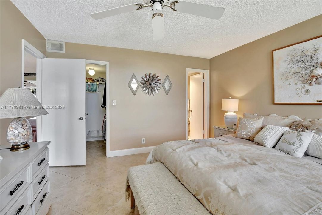 Vendido Recientemente: $269,900 (2 camas, 2 baños, 1180 Pies cuadrados)