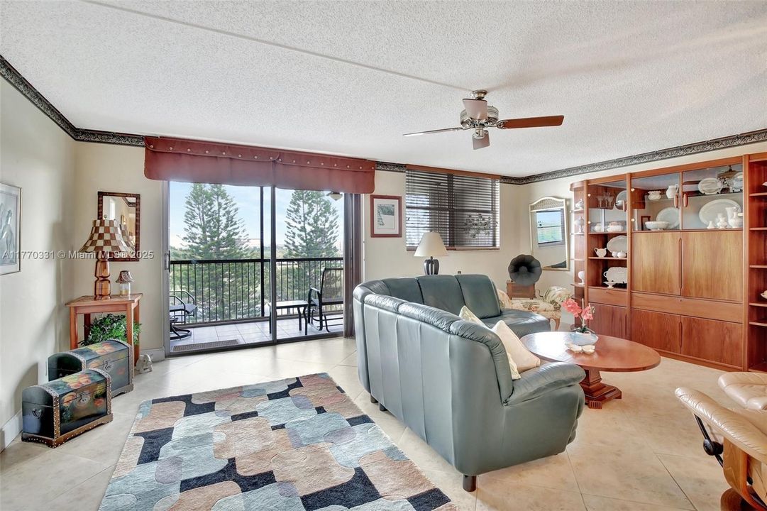 Vendido Recientemente: $269,900 (2 camas, 2 baños, 1180 Pies cuadrados)