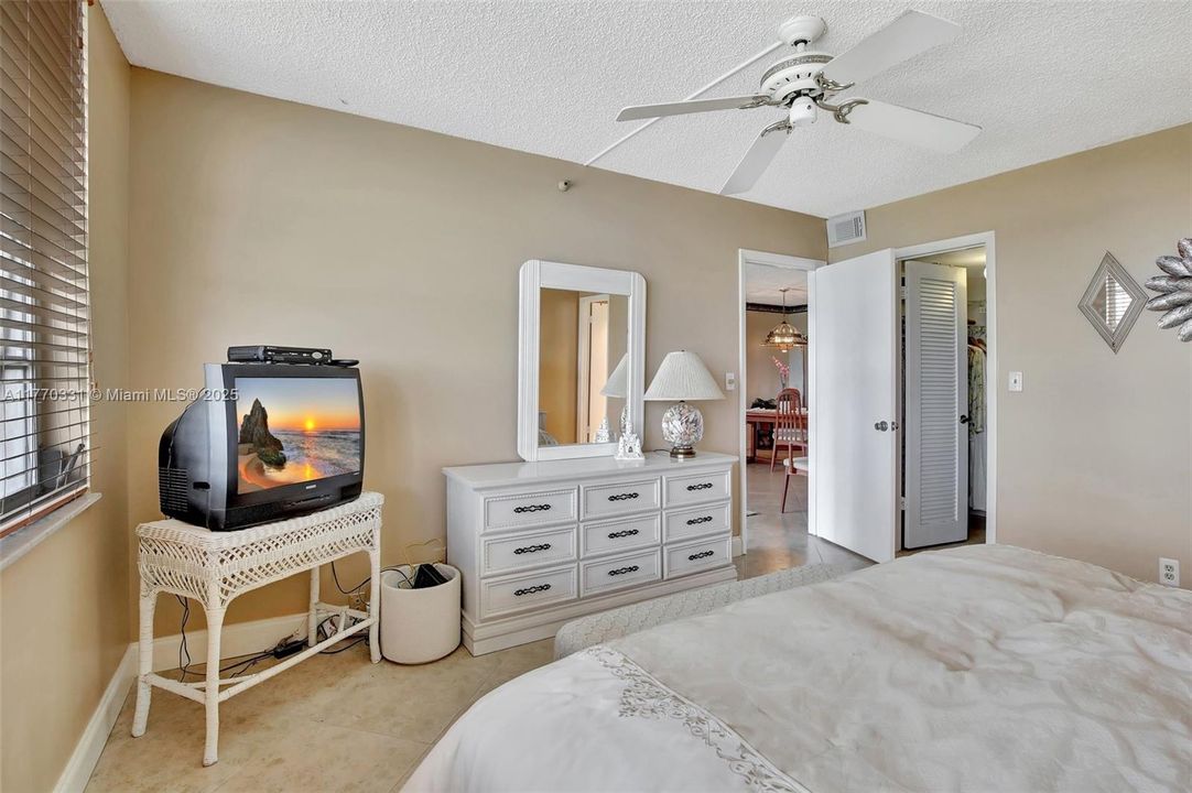 Vendido Recientemente: $269,900 (2 camas, 2 baños, 1180 Pies cuadrados)