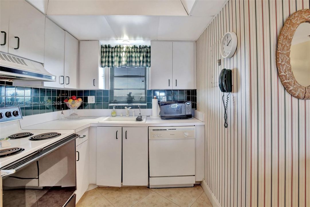 Vendido Recientemente: $269,900 (2 camas, 2 baños, 1180 Pies cuadrados)