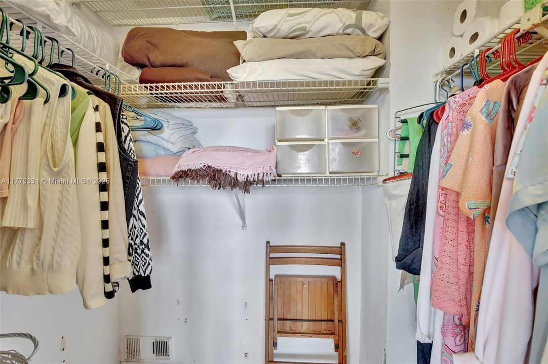 Vendido Recientemente: $269,900 (2 camas, 2 baños, 1180 Pies cuadrados)