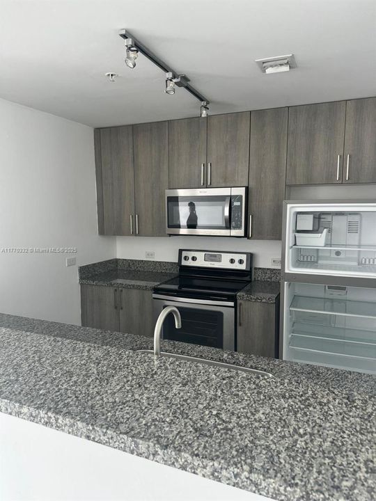 Recientemente alquilado: $2,450 (1 camas, 2 baños, 0 Pies cuadrados)