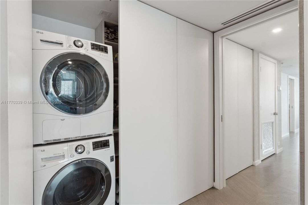 Recently Rented: $8,750 (2 beds, 2 baths, 1733 Square Feet)