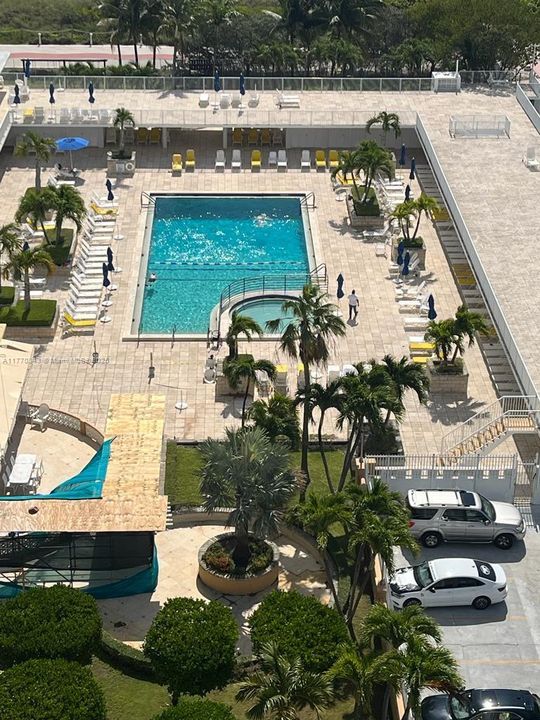 Недавно продано: $750,000 (2 спален, 2 ванн, 1134 Квадратных фут)