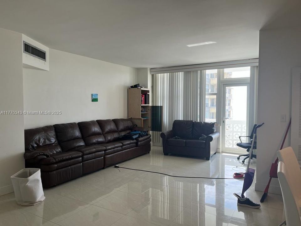 Недавно продано: $750,000 (2 спален, 2 ванн, 1134 Квадратных фут)