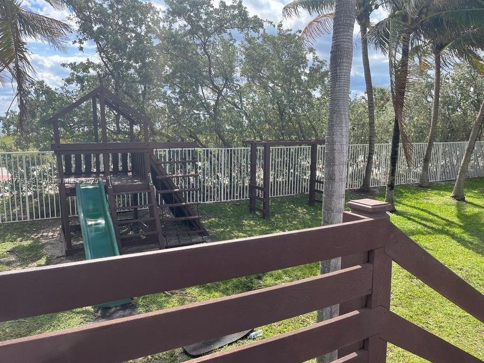 Недавно продано: $750,000 (2 спален, 2 ванн, 1134 Квадратных фут)