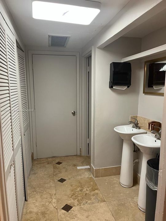 Недавно продано: $750,000 (2 спален, 2 ванн, 1134 Квадратных фут)