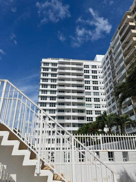 Недавно продано: $750,000 (2 спален, 2 ванн, 1134 Квадратных фут)