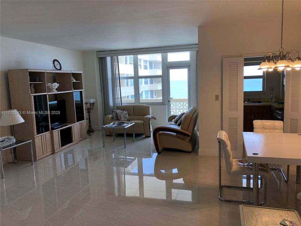 Недавно продано: $750,000 (2 спален, 2 ванн, 1134 Квадратных фут)