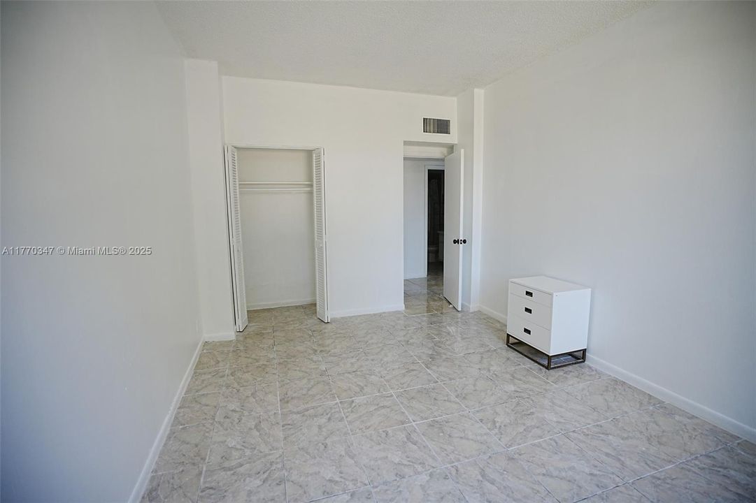 合同活跃: $280,000 (2 贝兹, 2 浴室, 1178 平方英尺)