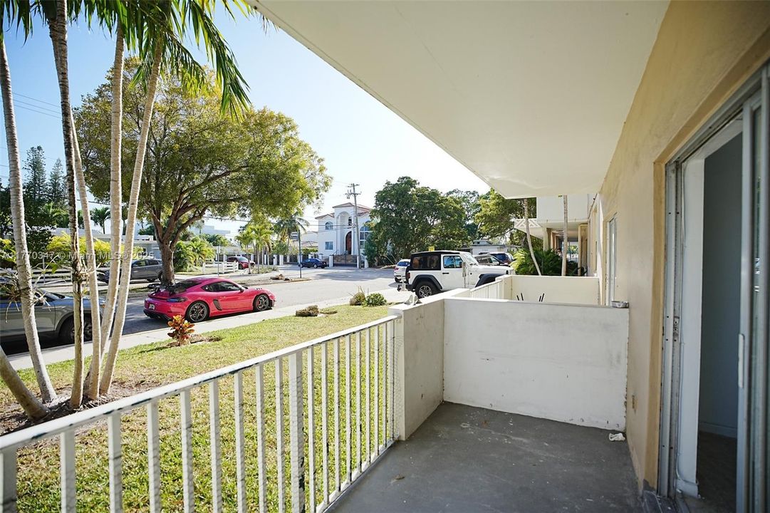 合同活跃: $280,000 (2 贝兹, 2 浴室, 1178 平方英尺)