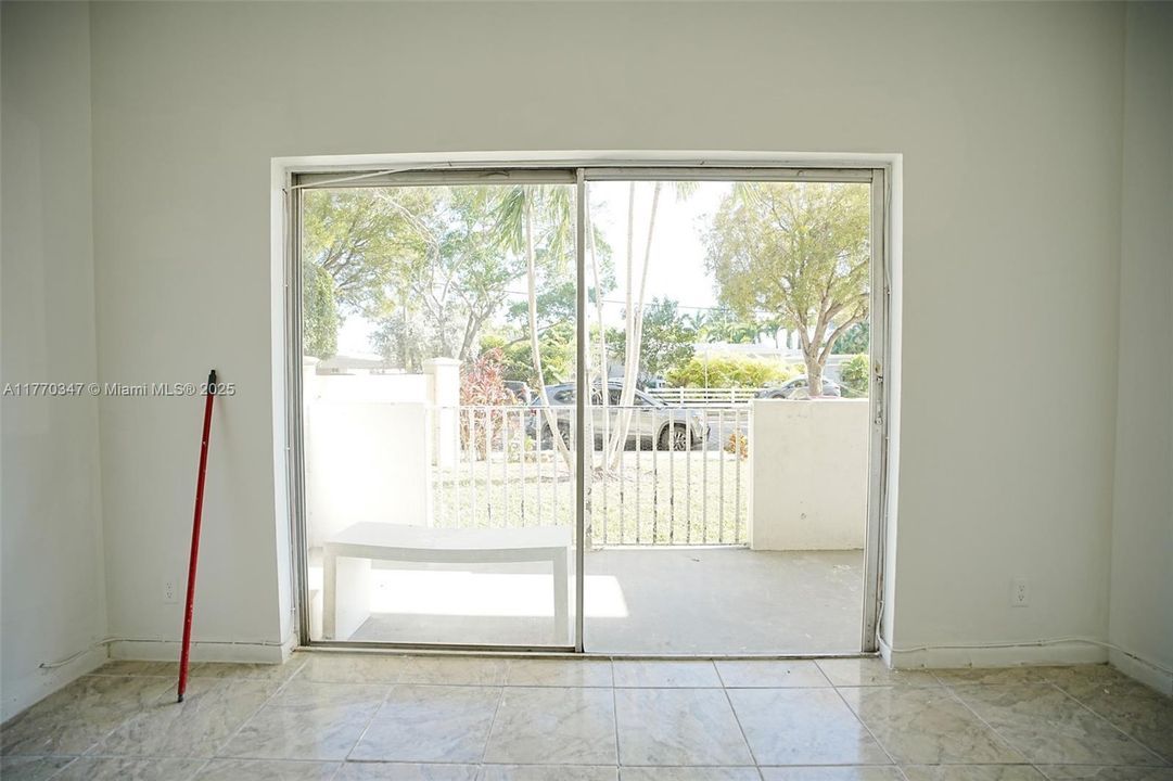 合同活跃: $280,000 (2 贝兹, 2 浴室, 1178 平方英尺)