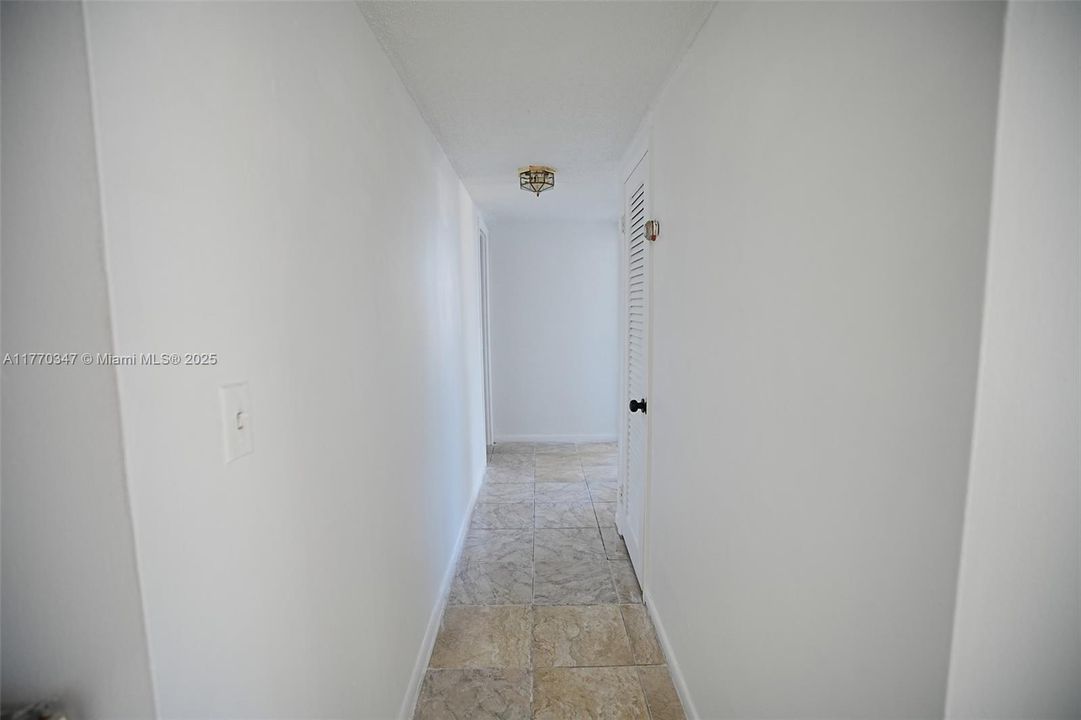 合同活跃: $280,000 (2 贝兹, 2 浴室, 1178 平方英尺)