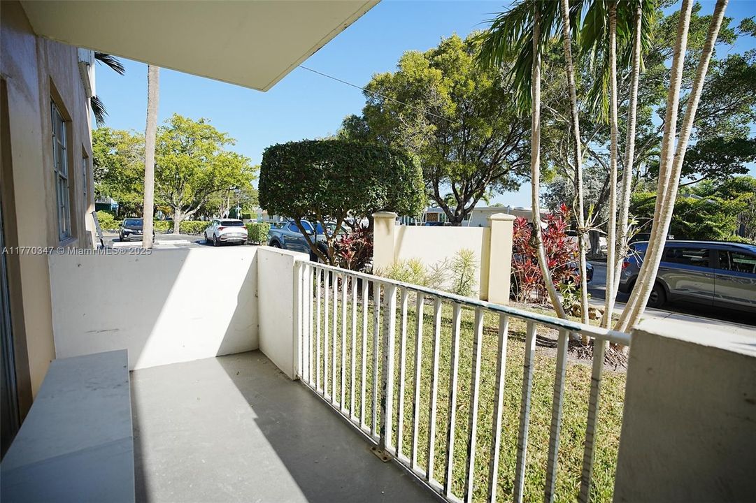 合同活跃: $280,000 (2 贝兹, 2 浴室, 1178 平方英尺)