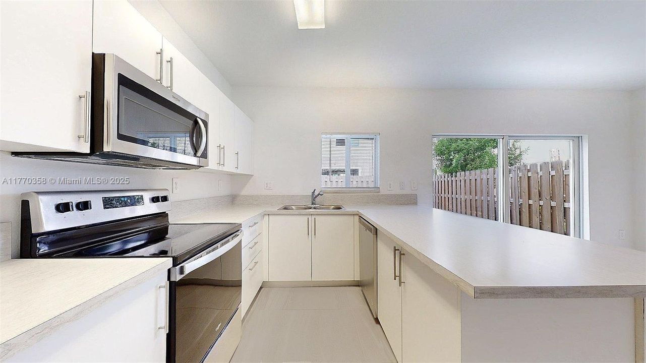 Recently Rented: $2,500 (3 beds, 2 baths, 0 Square Feet)