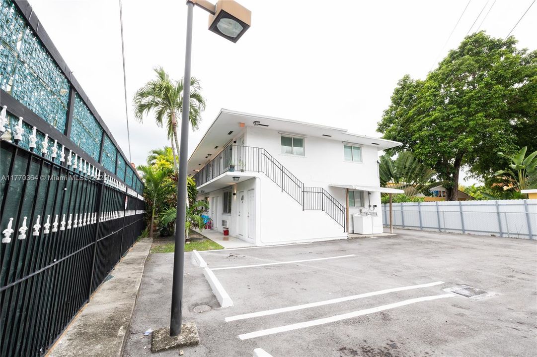 Recently Rented: $1,850 (1 beds, 1 baths, 546 Square Feet)