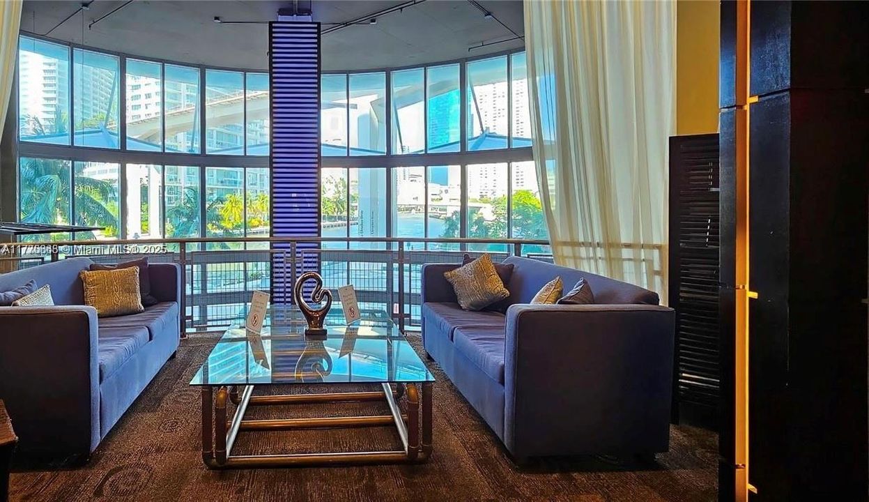 Recently Rented: $3,100 (1 beds, 1 baths, 795 Square Feet)